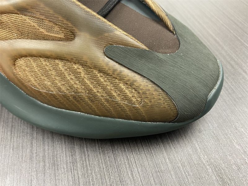 Yeezy 700 V3 Copper Fade  GY4109