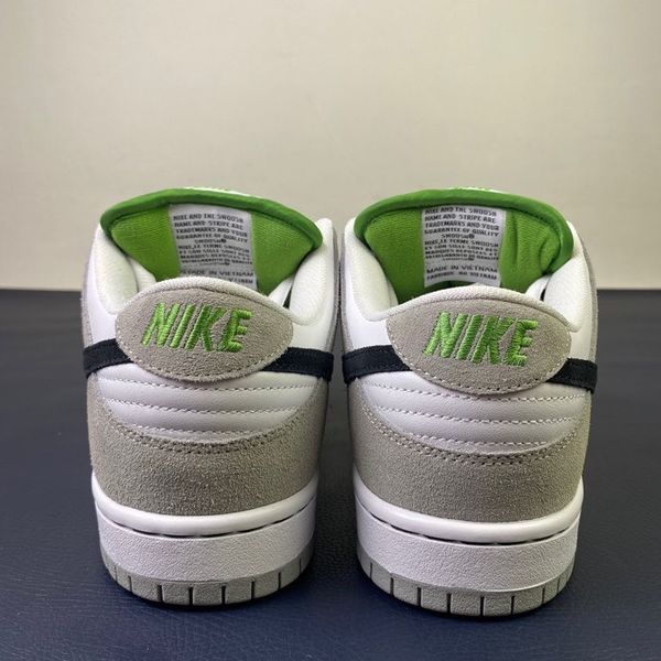 SB Dunk Low Chlorophyll  BQ6817-011