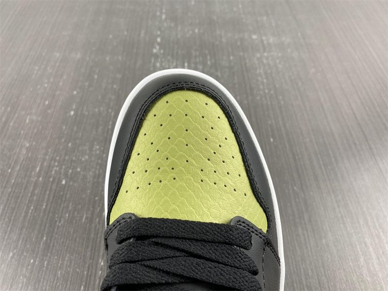 Jordan 1 Low Snakeskin Vivid Green DX4446 301