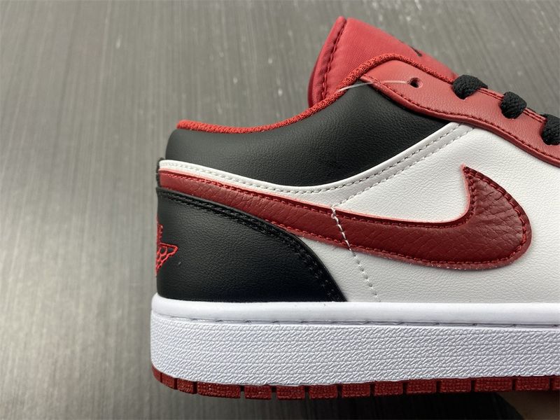 Air Jordan 1 Low Bulls 53558-163