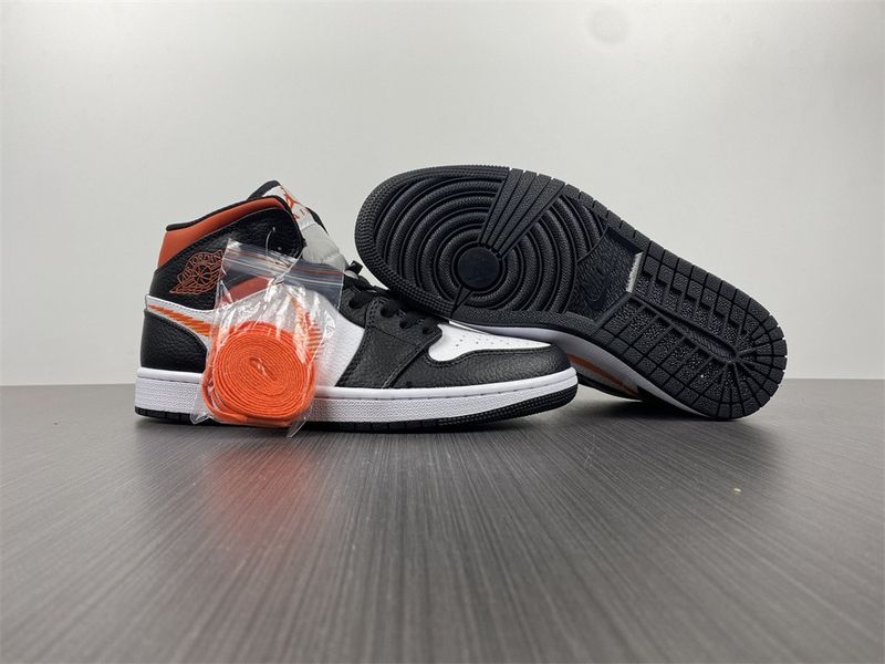 Air Jordan 1 Mid Zig Zag  DN4929-100