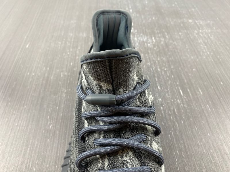Yeezy Boost 350 V2 ID4811