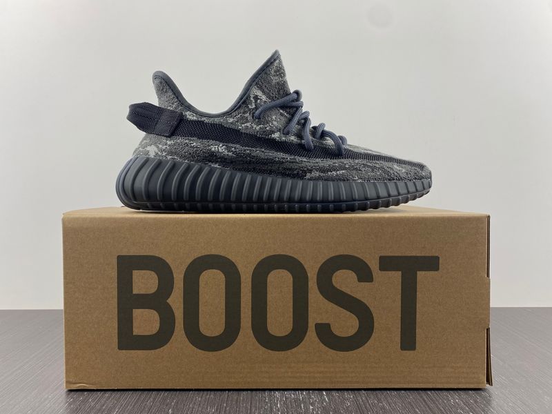 Yeezy Boost 350 V2 ID4811