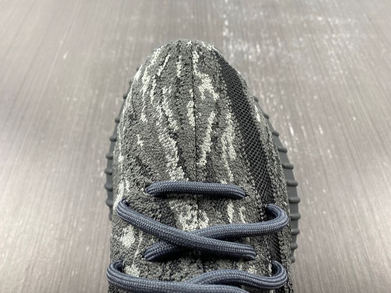 Yeezy Boost 350 V2 ID4811