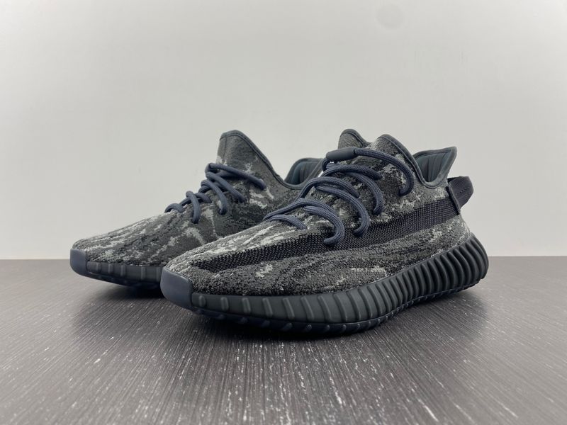 Yeezy Boost 350 V2 ID4811