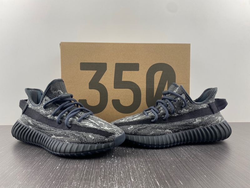 Yeezy Boost 350 V2 ID4811