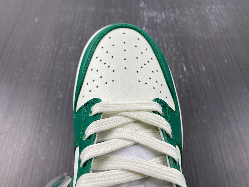 Dunk Low Malachite University Gold  FB7173-131