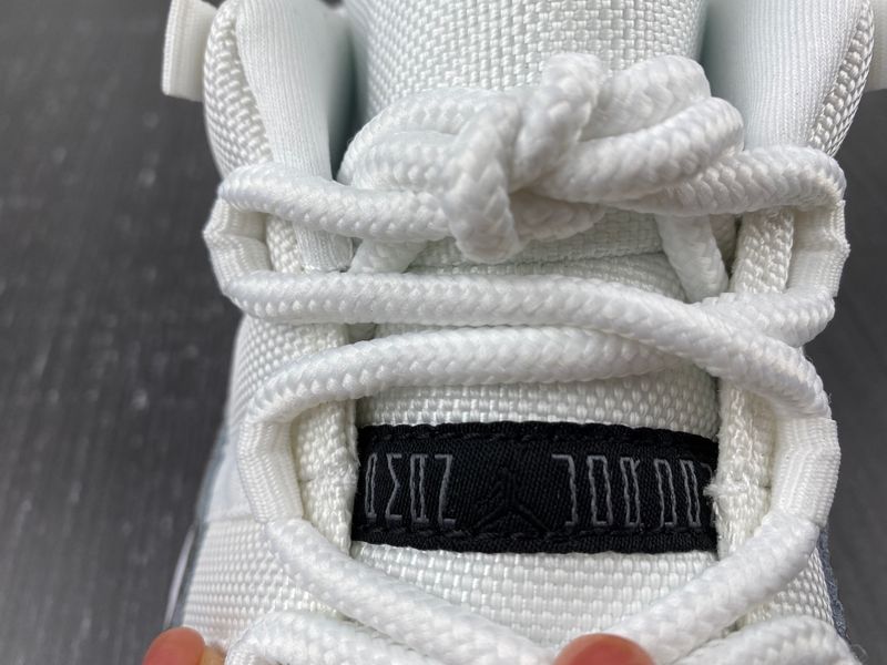 Air Jordan 11 Low Grey Crack AV2187-140