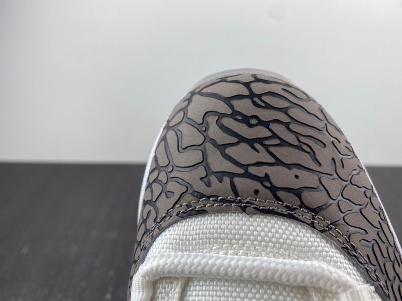 Air Jordan 11 Low Grey Crack AV2187-140
