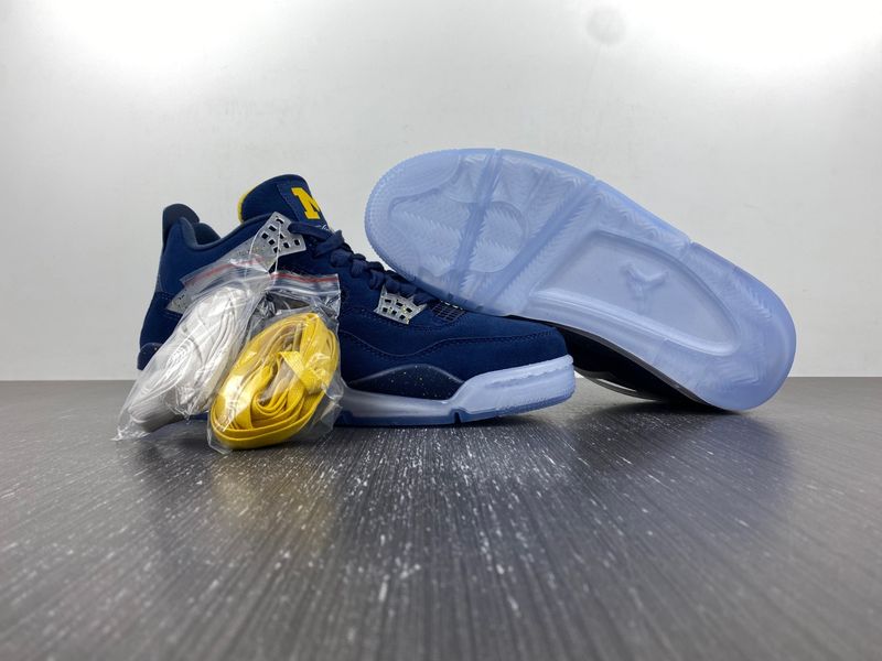 Air Jordan 4 Retro Michigan (PE)  AJ4-1036660