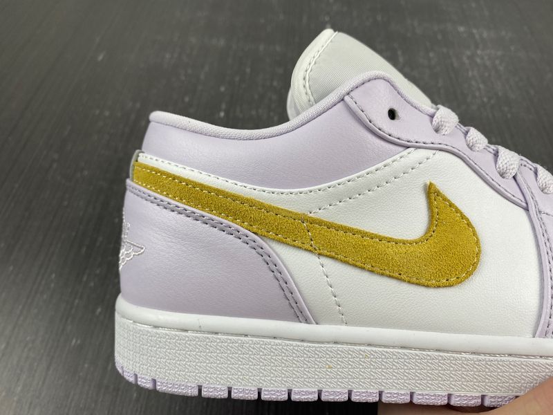 Air Jordan 1 Low Barely Grape  DC0774-501