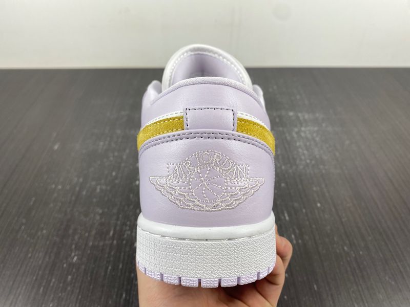 Air Jordan 1 Low Barely Grape  DC0774-501