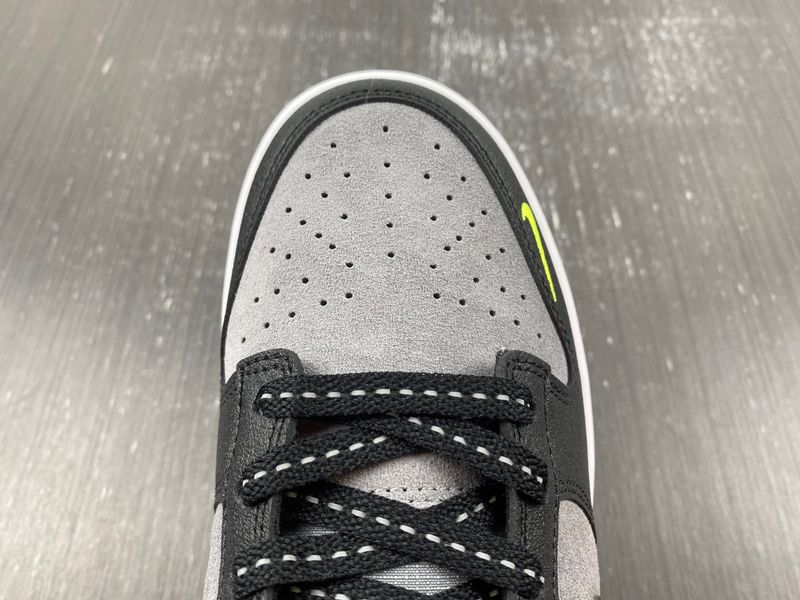 Dunk Low Black Grey Green Strike FQ2205-001