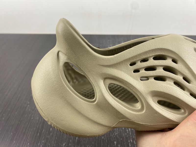 Yeezy Foam RNR Stone Salt GV6840