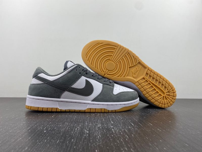 SB Dunk Low Gery Gum FV0389-100