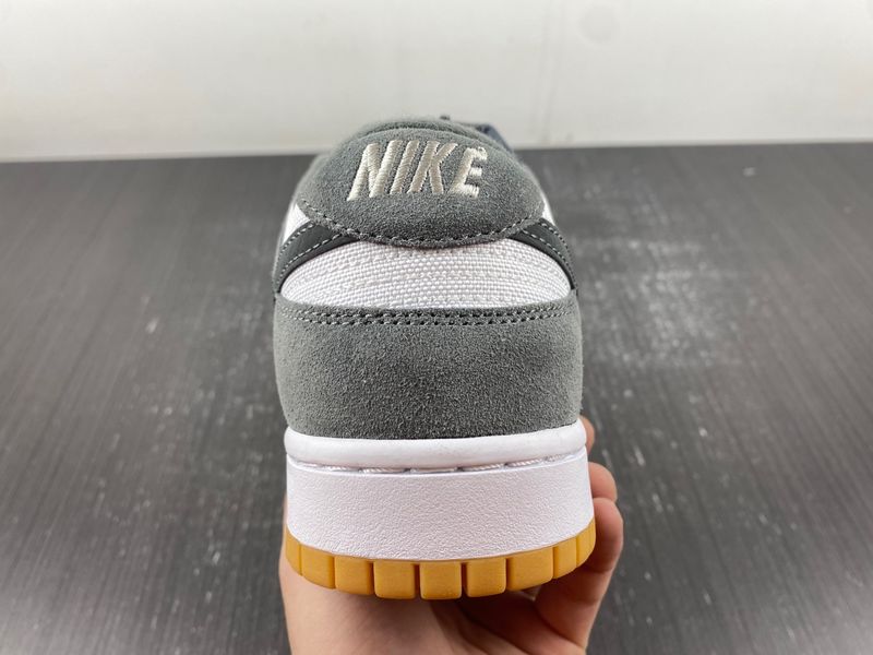 SB Dunk Low Gery Gum FV0389-100