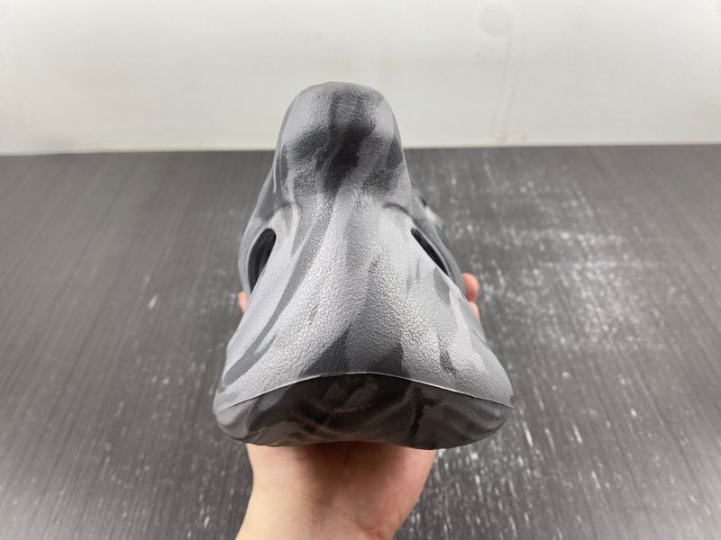 Yeezy Foam RNR MX Granite  IE4931