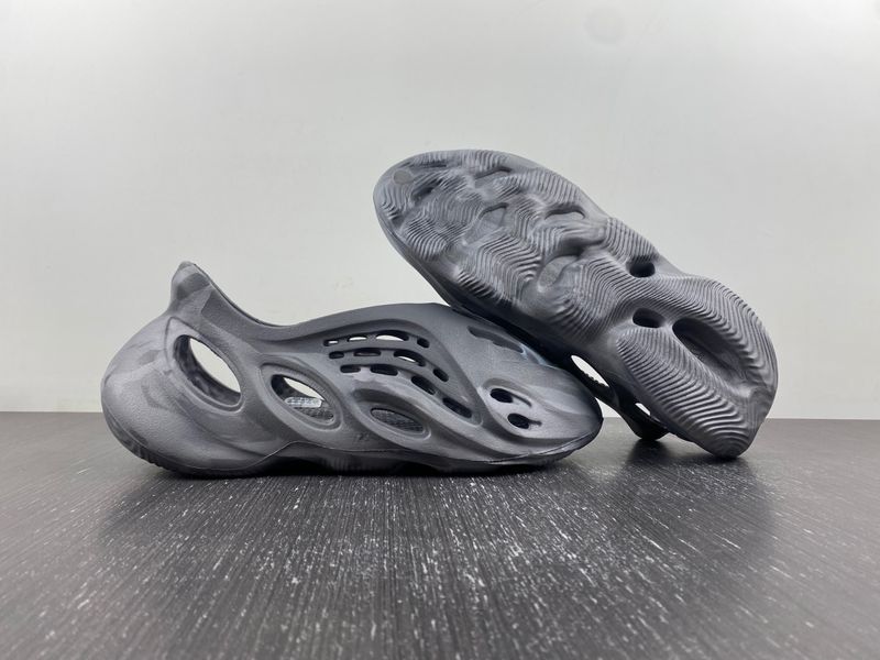 Yeezy Foam RNR MX Granite  IE4931
