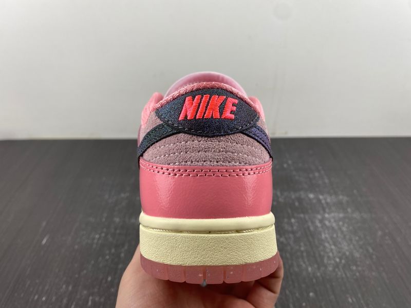 Dunk Low LX Barbie  FN8927-621