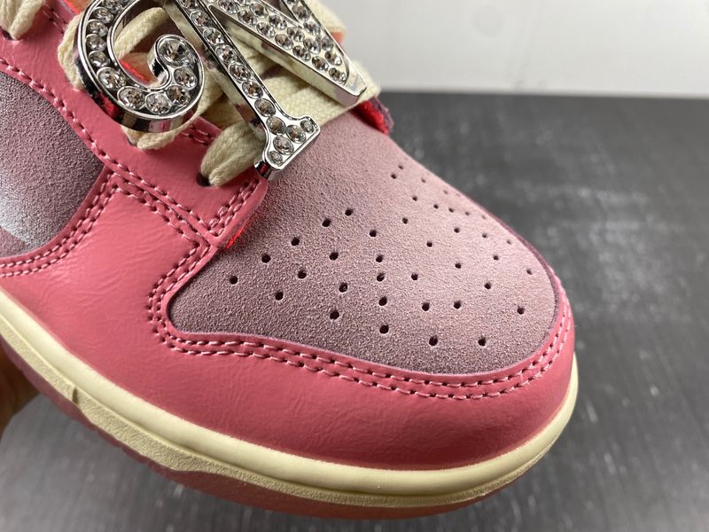 Dunk Low LX Barbie  FN8927-621