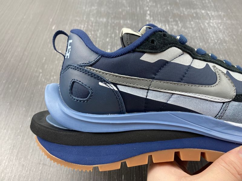 VaporWaffle Tour Blue sacai DD1875-700
