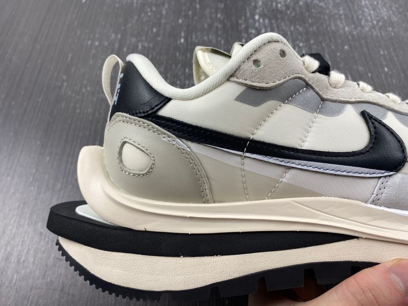 VaporWaffle Tour Grey sacai DD1875-101