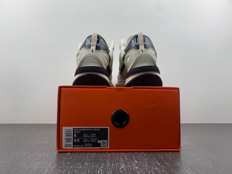 VaporWaffle Tour Grey sacai DD1875-101