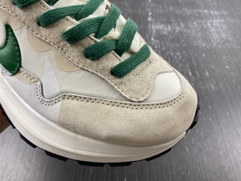 VaporWaffle Tour Green sacai DD1875-102