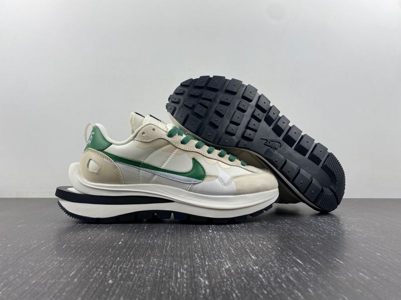 VaporWaffle Tour Green sacai DD1875-102