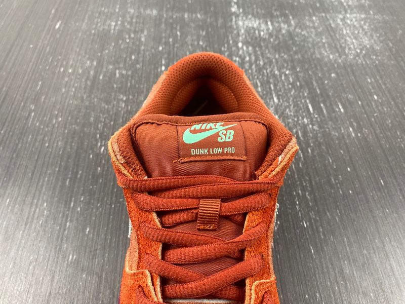 SB Dunk Low Mystic Red Rosewood DV5429-601