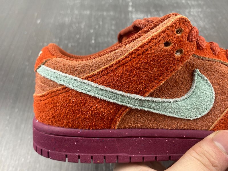 SB Dunk Low Mystic Red Rosewood DV5429-601