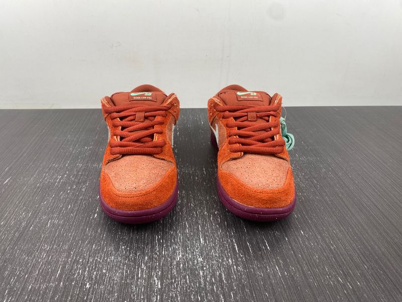 SB Dunk Low Mystic Red Rosewood DV5429-601