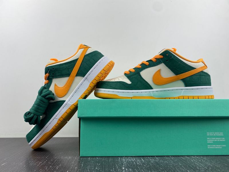 SB Dunk Low Legion Pine Kumquat 304292-383