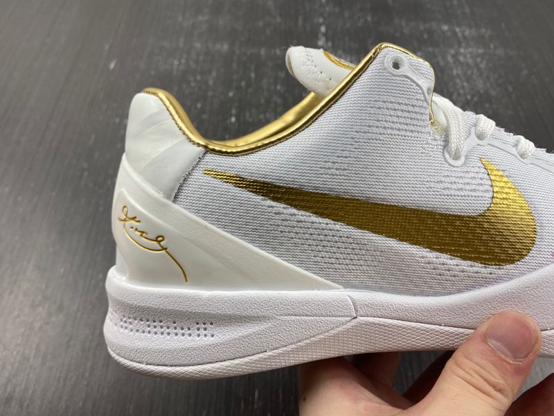 Kobe 8 Protro Gold FV6325-100
