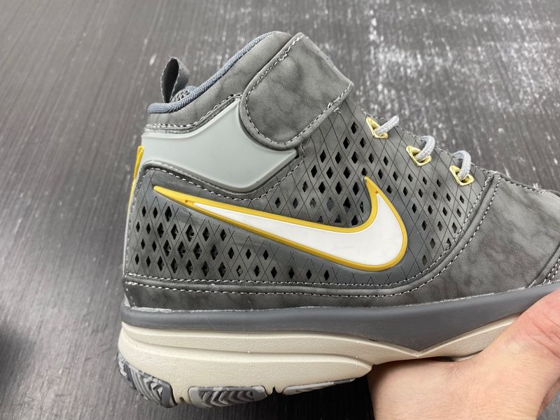 Kobe 2 Prelude (4/50+ Points)  640222-001