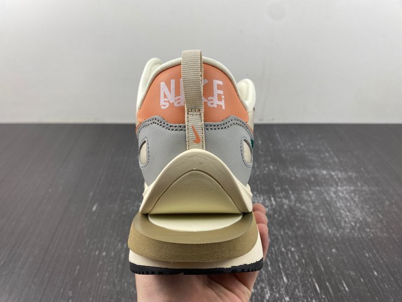 VaporWaffle Tour Yellow sacai DD1875-107
