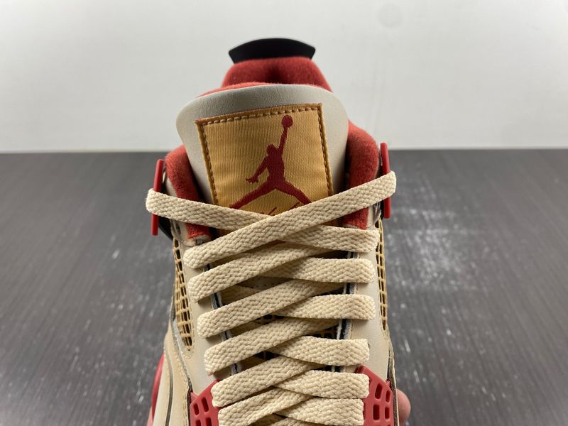 Air Jordan 4 Pokemon Charizard AQ9129-105