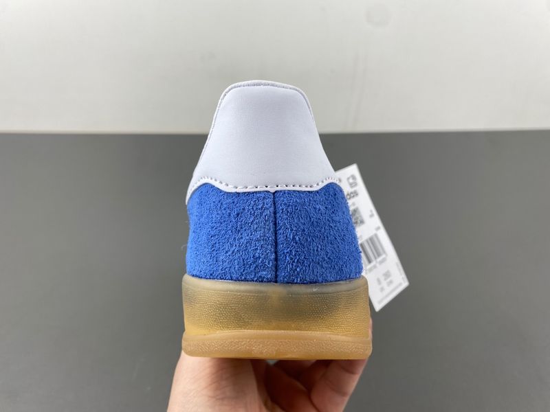Gazelle Indoor Blue Fusion Gum HQ8717