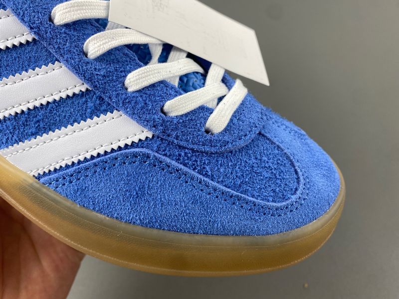 Gazelle Indoor Blue Fusion Gum HQ8717