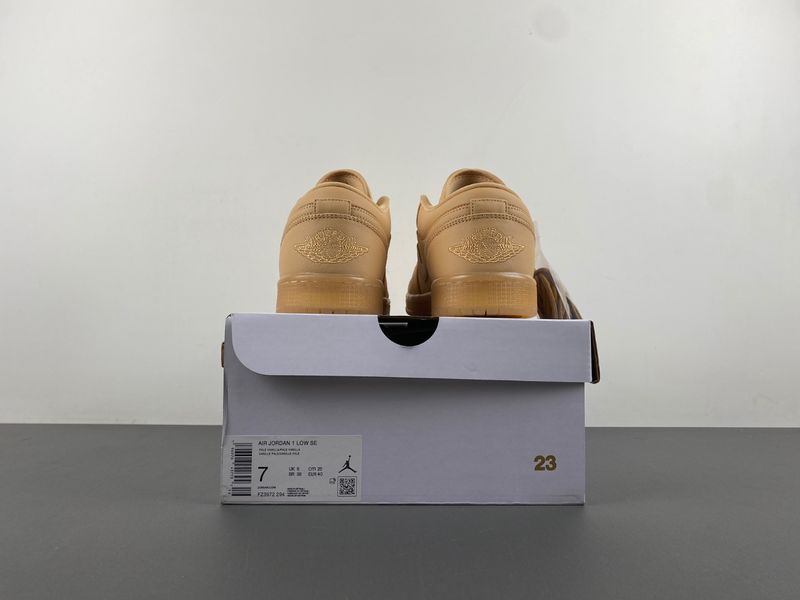 Air Jordan 1 Low SE Sand  FZ3972-294