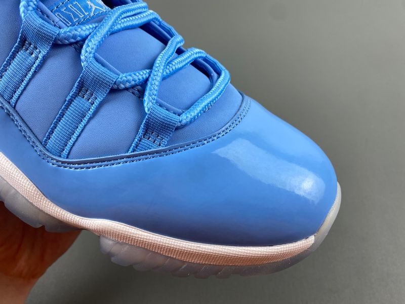 Air Jordan Ultimate Gift of Flight 717602-900