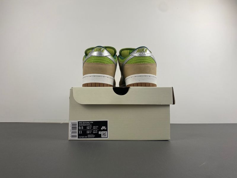 SB Dunk Low Escargot FQ7585-200