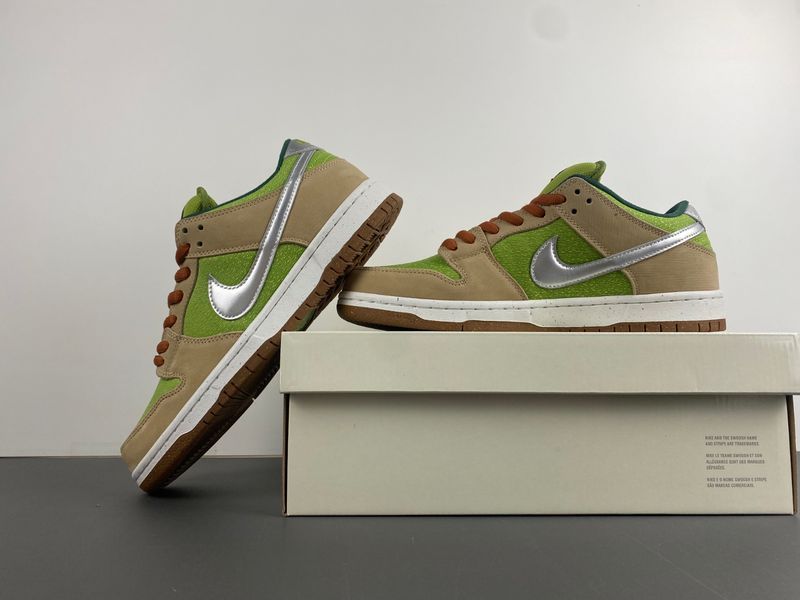 SB Dunk Low Escargot FQ7585-200