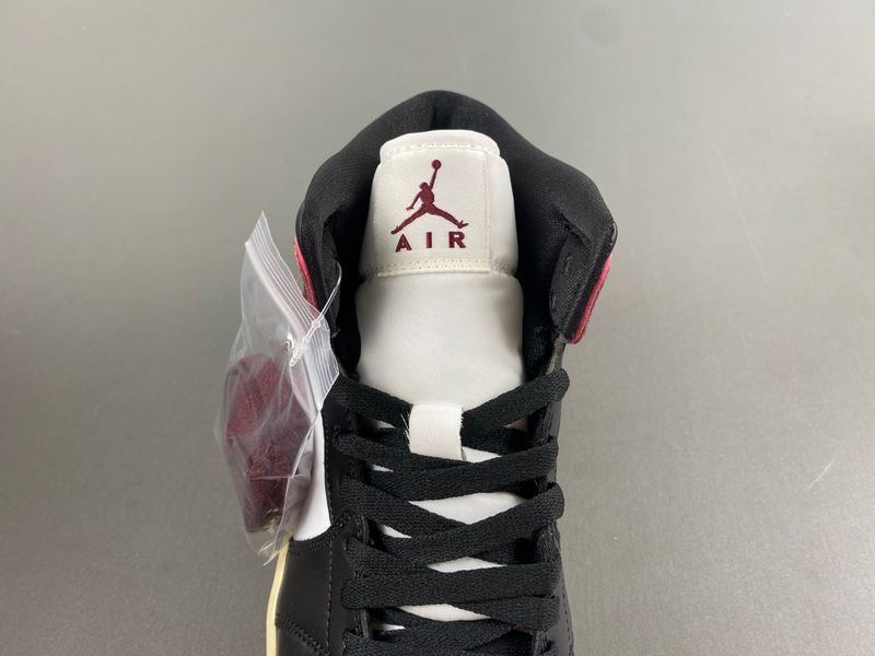 Air Jordan 1 Mid SE Bordeaux  FQ7818-101