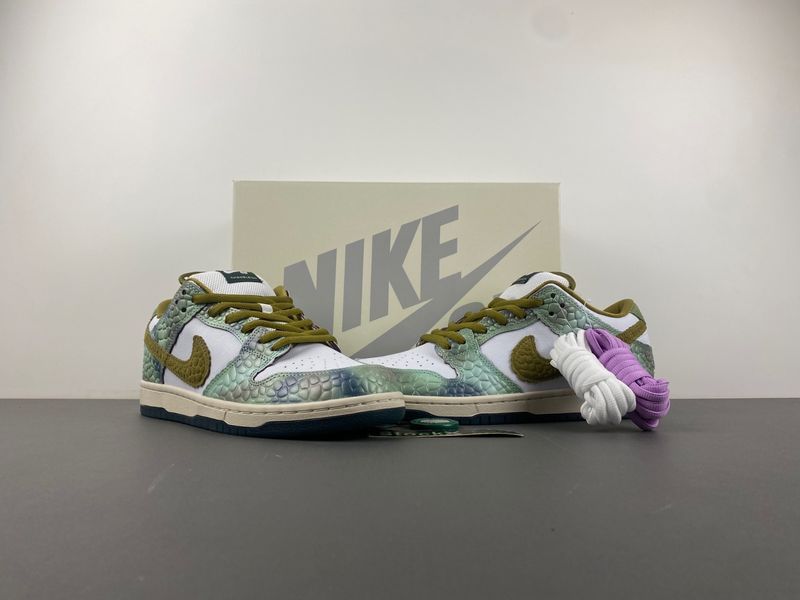 SB Dunk Low Alexis Sablone Chameleon  HJ3386-300