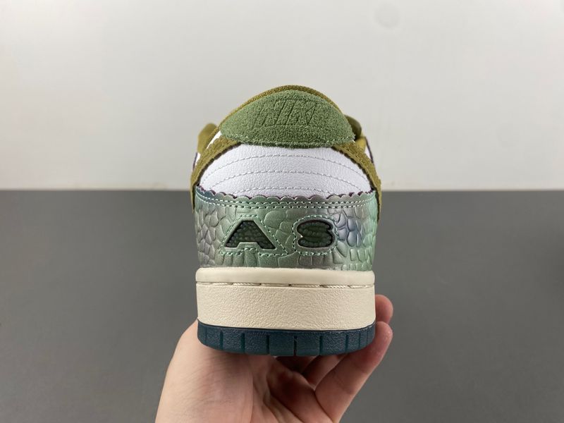 SB Dunk Low Alexis Sablone Chameleon  HJ3386-300