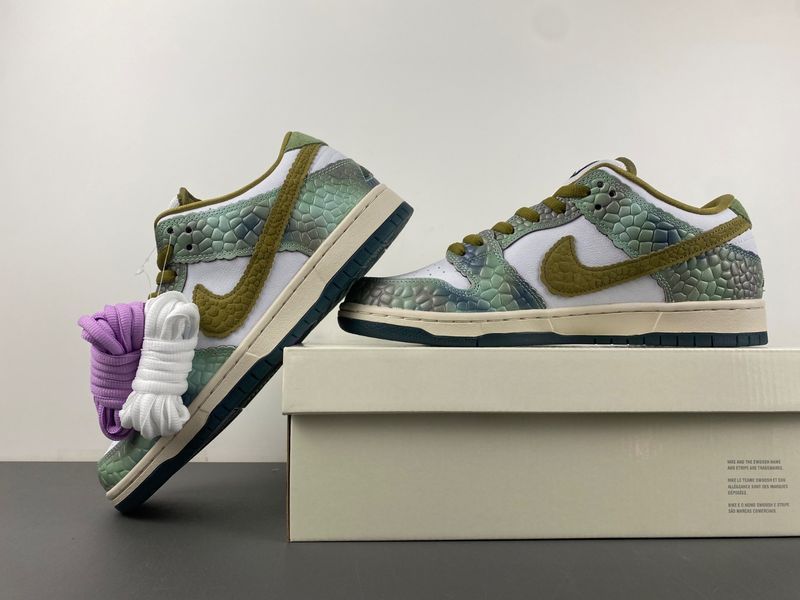 SB Dunk Low Alexis Sablone Chameleon  HJ3386-300