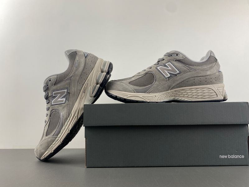 New Balance 2002R Marblehead Light Aluminum  ML2002RC