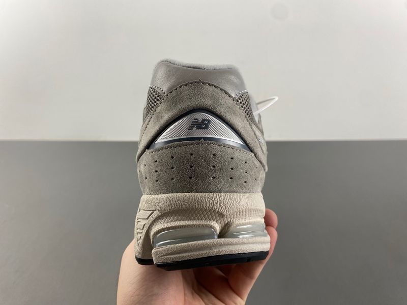 New Balance 2002R Marblehead Light Aluminum  ML2002RC