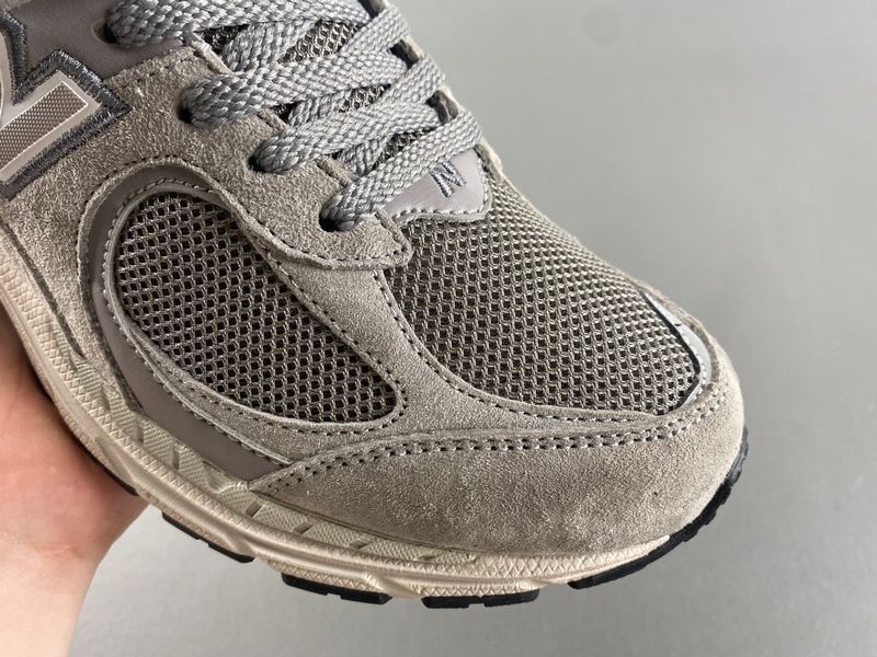 New Balance 2002R Marblehead Light Aluminum  ML2002RC